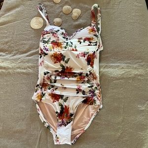NWT Nip Tuck one piece swimsuit in white floral size 4